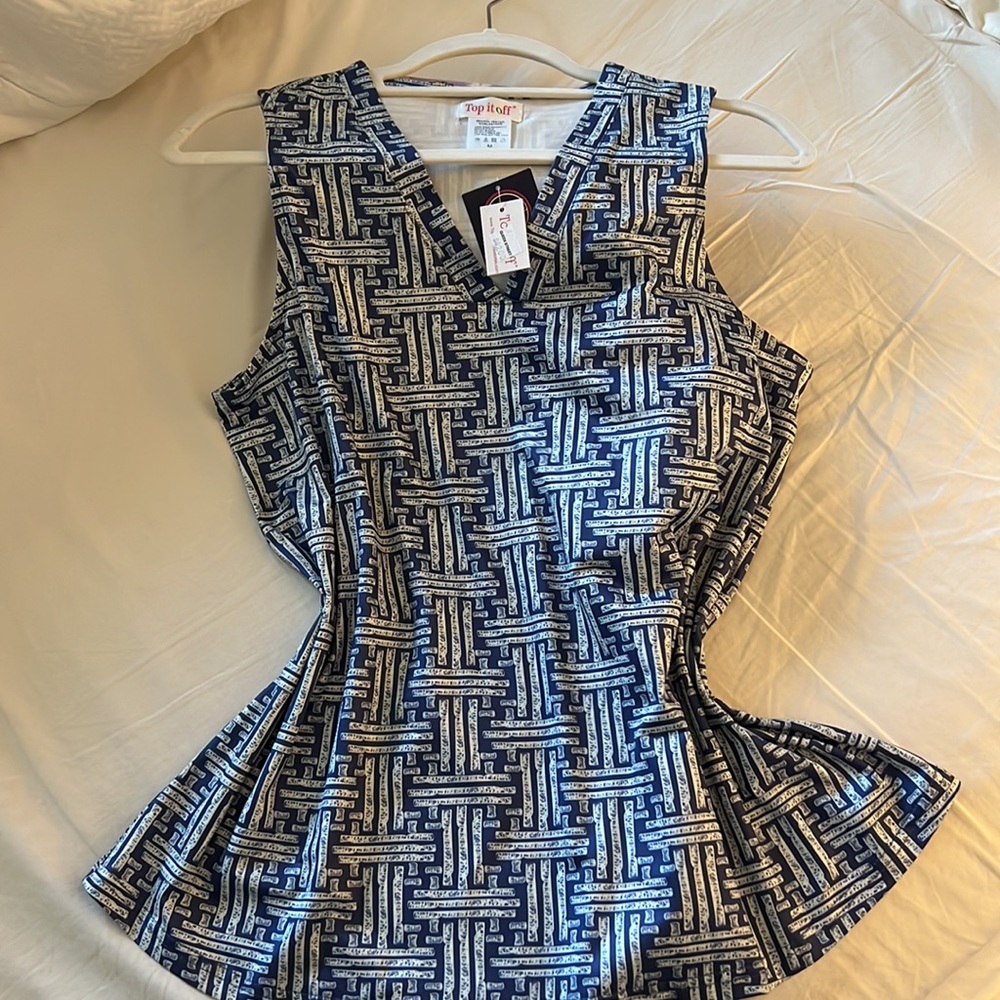 Sleeveless every day shirt perfect for jeans informal pants or shorts NO IRON